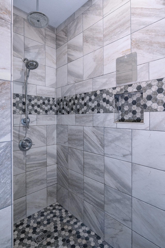 full bath featuring tiled shower