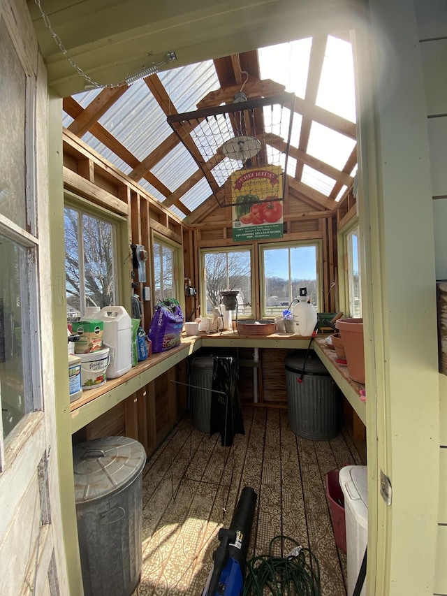 sunroom with vaulted ceiling