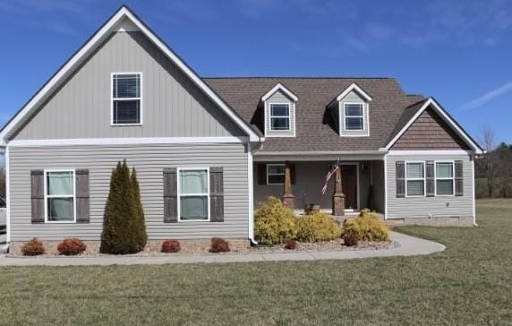 view of front of property featuring crawl space, covered porch, and a front lawn