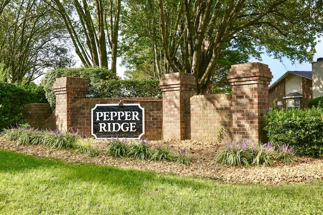 view of community / neighborhood sign