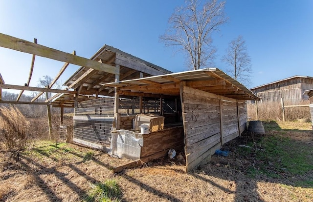 view of outdoor structure featuring an outdoor structure