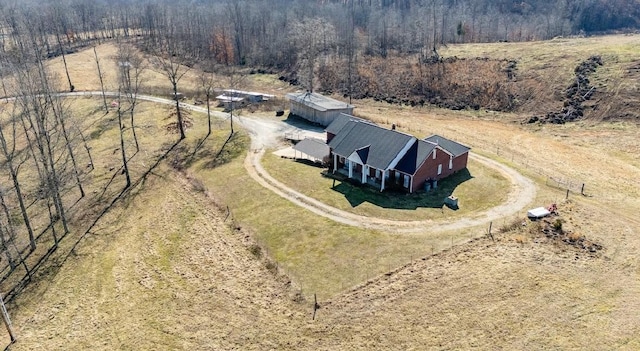 birds eye view of property featuring a rural view