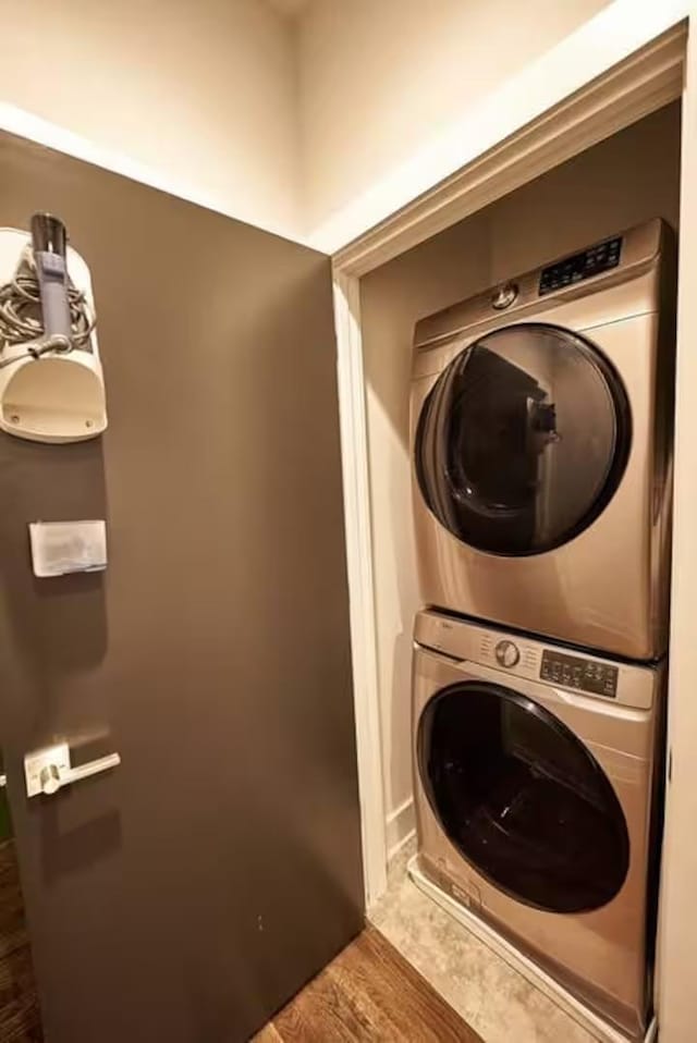 laundry room with stacked washer / drying machine