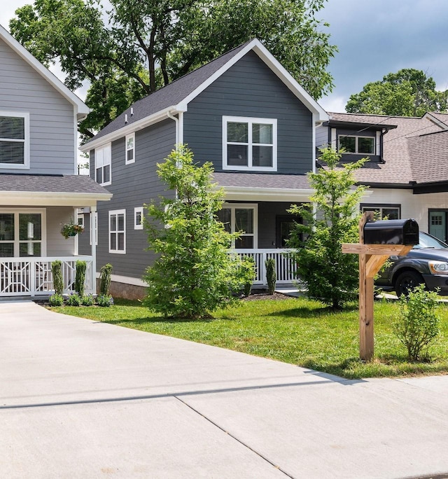 view of front of property featuring a front yard and covered porch