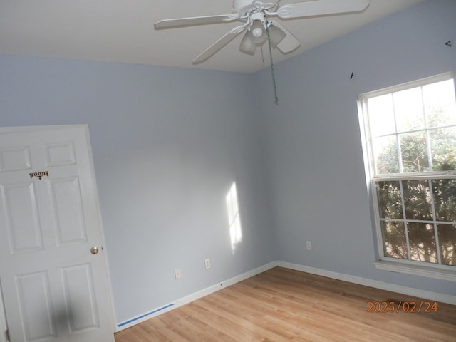 unfurnished room with light wood-type flooring, baseboards, and a ceiling fan