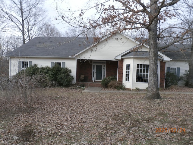 view of front of property featuring brick siding