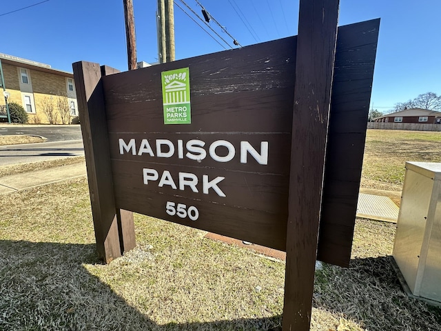 view of community / neighborhood sign