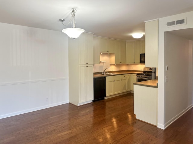 kitchen with visible vents, dark wood-style floors, black appliances, pendant lighting, and a sink