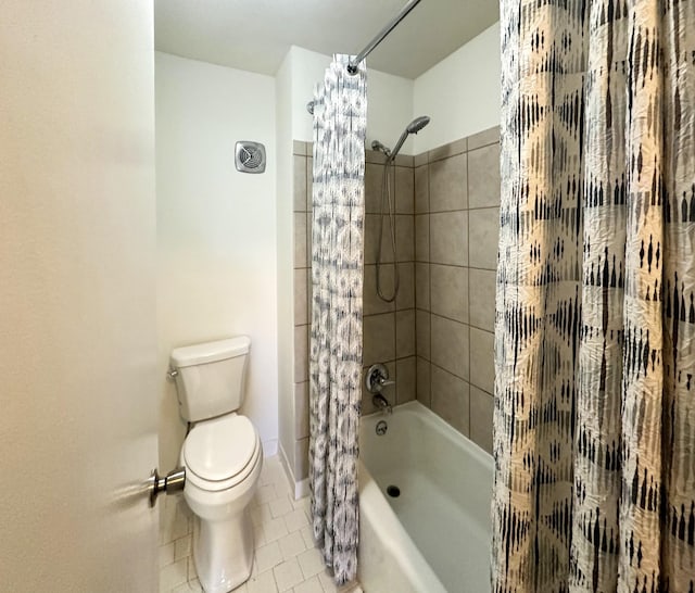 bathroom featuring toilet, tile patterned flooring, shower / bathtub combination with curtain, and baseboards