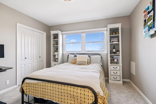 bedroom featuring carpet, a closet, and baseboards