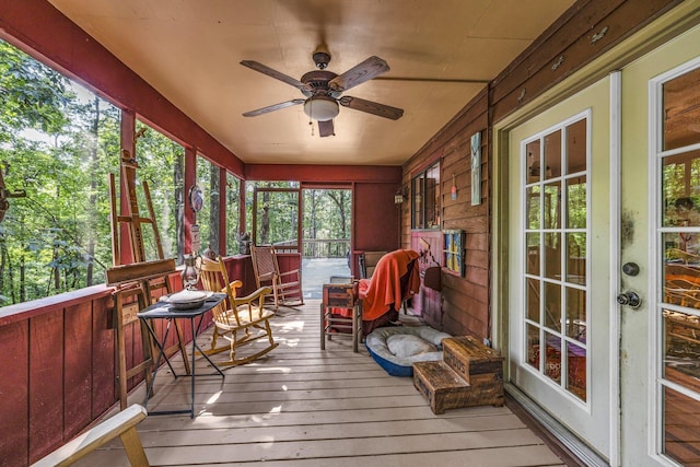 sunroom / solarium with ceiling fan