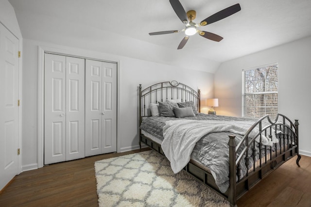 bedroom with lofted ceiling, dark wood finished floors, a ceiling fan, and baseboards