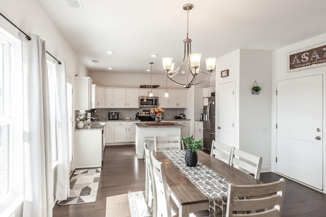 dining room featuring recessed lighting, visible vents, dark wood finished floors, and an inviting chandelier