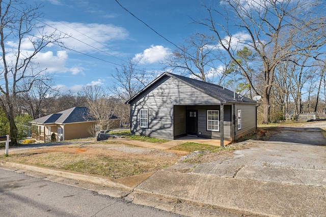 view of front of house with a front lawn