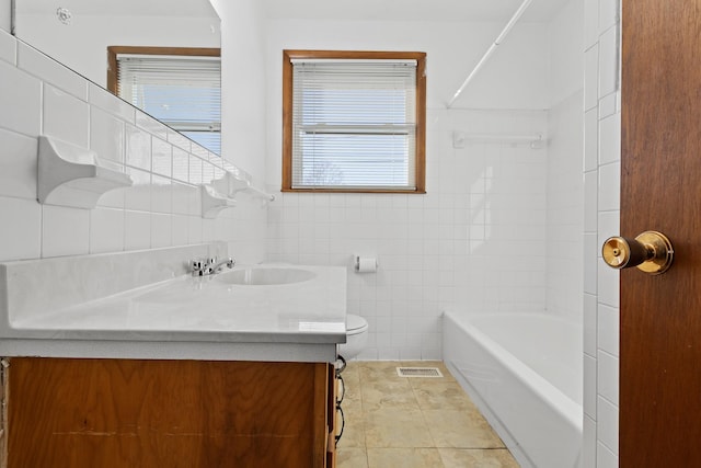 full bath featuring a wealth of natural light, tile patterned flooring, visible vents, and tile walls