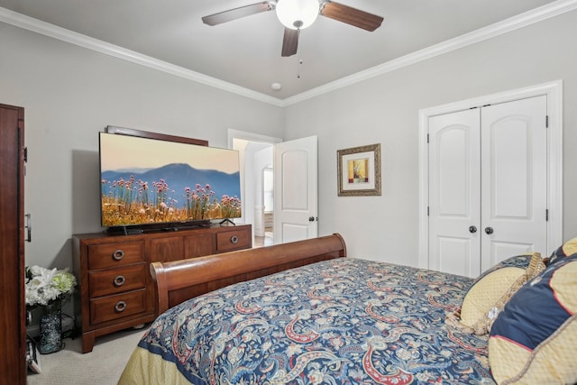 carpeted bedroom with a ceiling fan, ornamental molding, and a closet