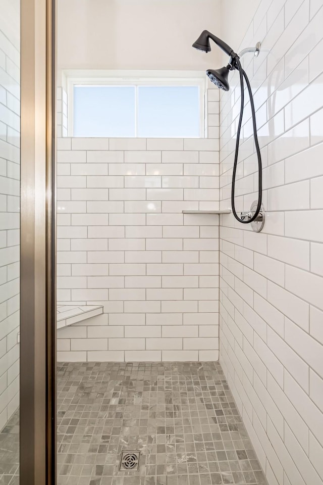 full bathroom featuring tiled shower