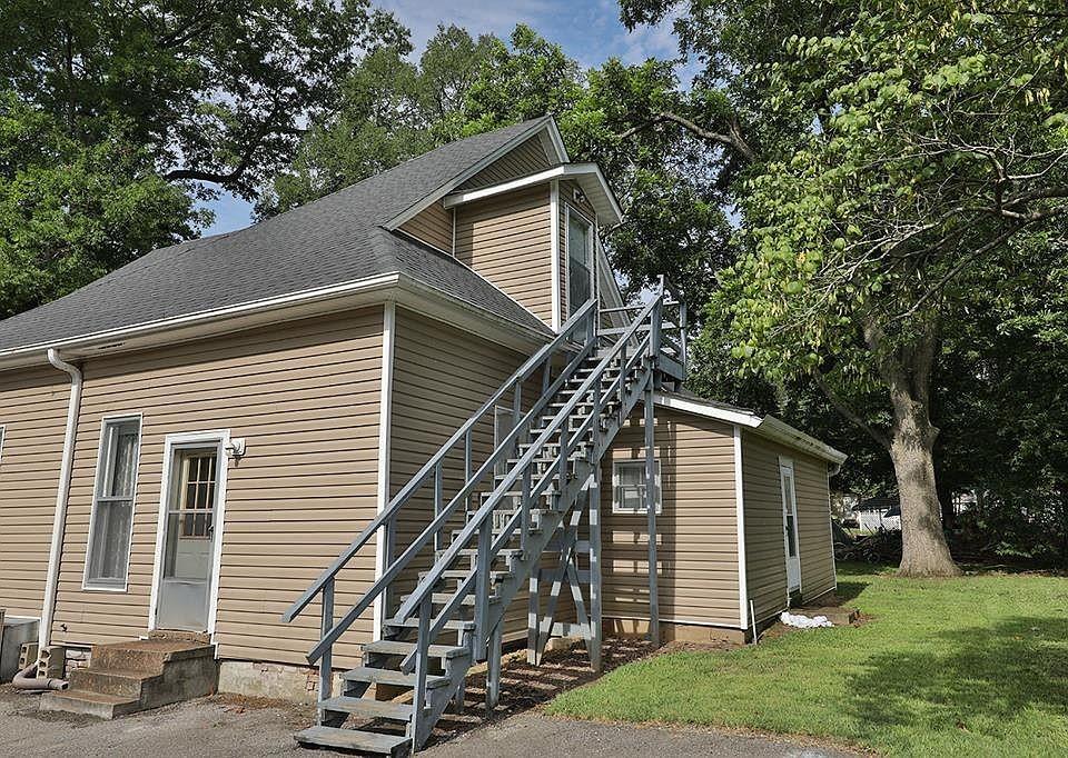 207 Church St, Martin, TN 38237 - photo 2