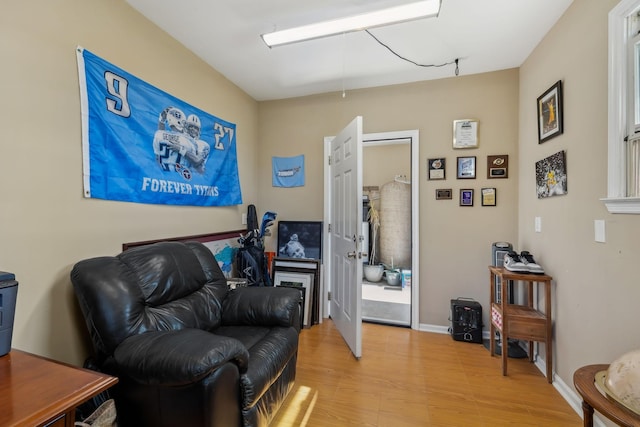 living area featuring light wood-style flooring and baseboards