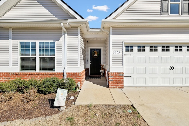 view of front of home featuring brick siding, driveway, and an attached garage