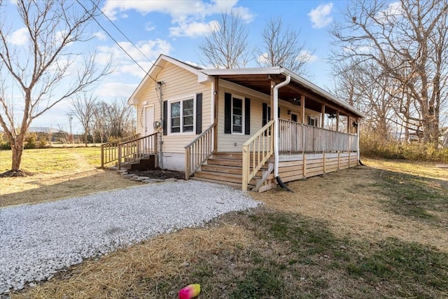 view of front of house featuring covered porch and gravel driveway