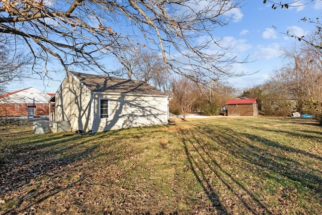 view of yard featuring an outbuilding and a storage unit