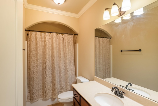 full bath with a shower with shower curtain, crown molding, vanity, and toilet