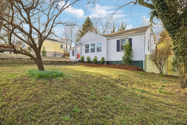 view of front facade with a front lawn