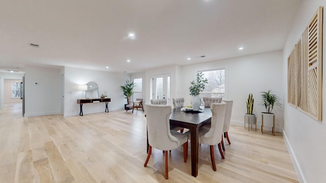 dining room with light wood-style floors, recessed lighting, visible vents, and baseboards