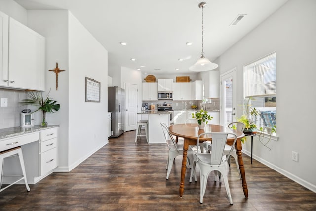 dining space featuring recessed lighting, dark wood finished floors, visible vents, and baseboards