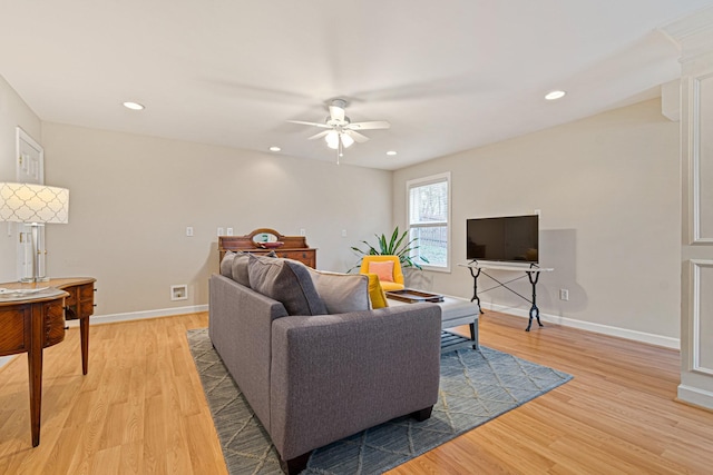 living area featuring light wood finished floors, baseboards, and recessed lighting