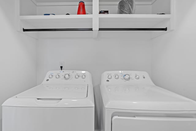 washroom featuring washing machine and dryer and laundry area