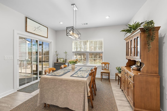 dining area featuring recessed lighting, light wood-type flooring, visible vents, and baseboards