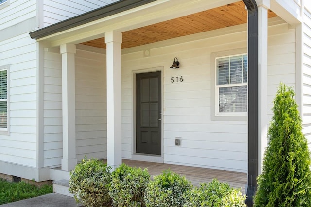 property entrance featuring covered porch