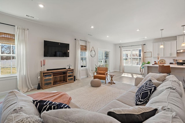 living room featuring recessed lighting, visible vents, and baseboards