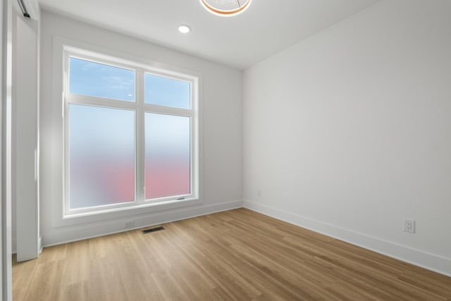 spare room with visible vents, recessed lighting, light wood-style flooring, and baseboards