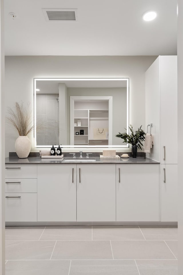 full bathroom with visible vents and vanity