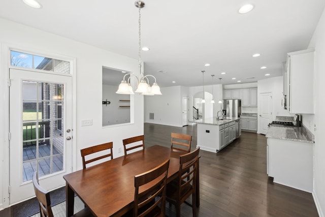 dining area featuring an inviting chandelier, dark wood finished floors, visible vents, and recessed lighting