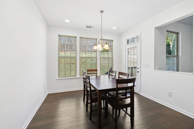 dining area featuring a notable chandelier, recessed lighting, dark wood-type flooring, visible vents, and baseboards