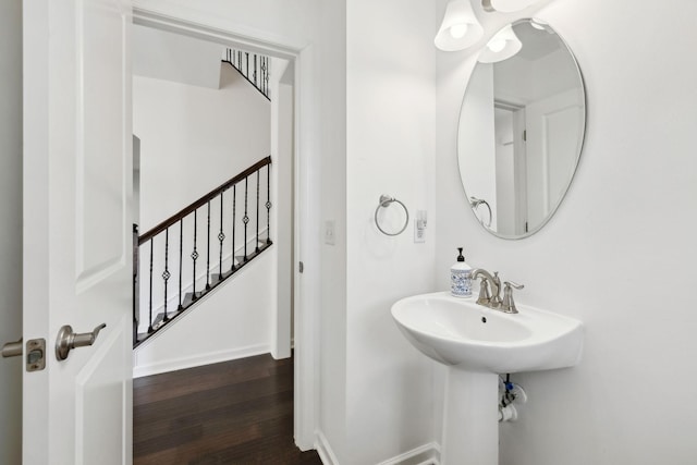 bathroom featuring wood finished floors and baseboards