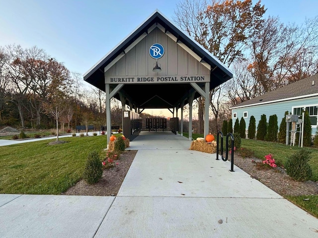 view of community featuring a lawn