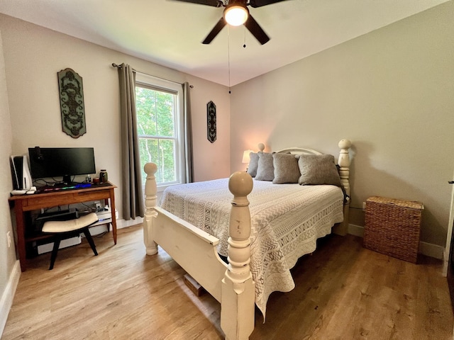 bedroom featuring light wood-style floors, ceiling fan, and baseboards