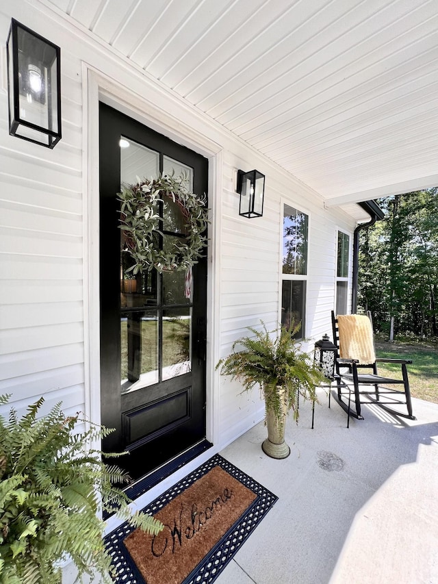 property entrance featuring a porch