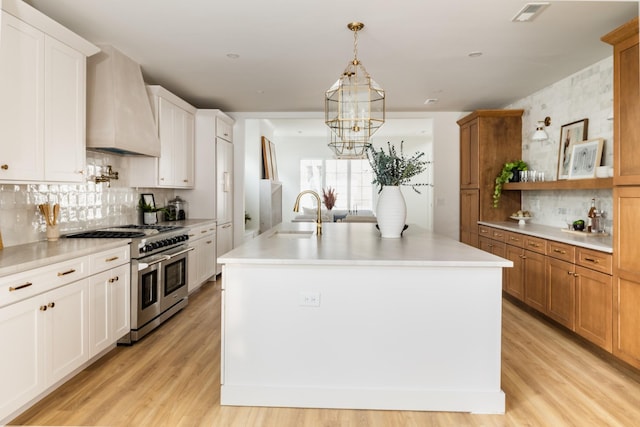 kitchen featuring a sink, visible vents, double oven range, open shelves, and custom range hood