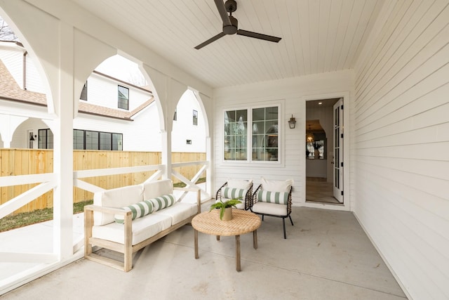 sunroom featuring a ceiling fan