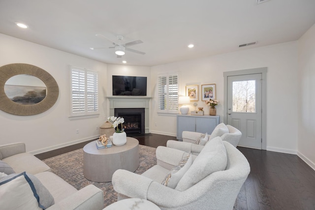 living area featuring dark wood-type flooring, recessed lighting, plenty of natural light, and baseboards