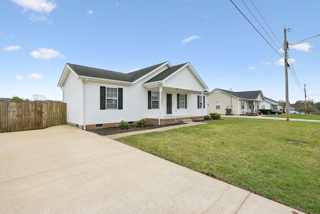 view of front of house featuring a front lawn, crawl space, a porch, and fence