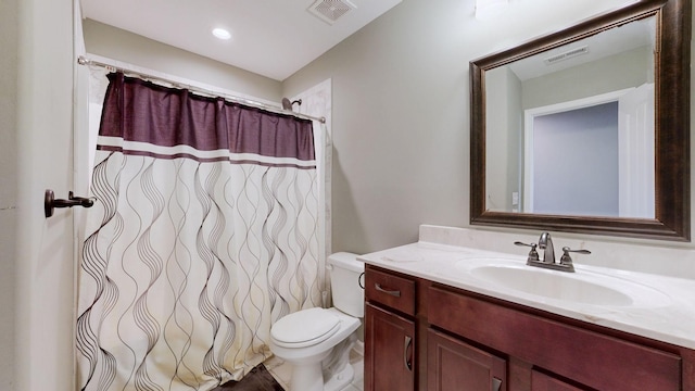 full bathroom with curtained shower, visible vents, vanity, and toilet