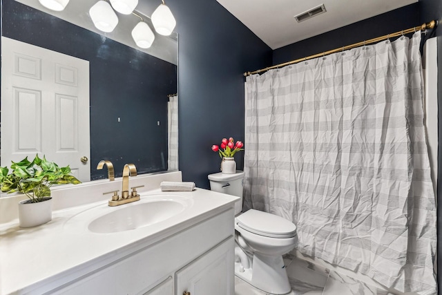 bathroom with toilet, vanity, visible vents, and a shower with curtain