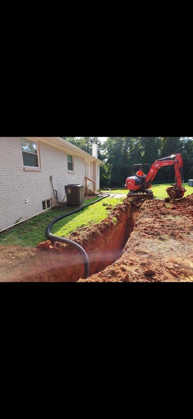 view of yard with central AC unit